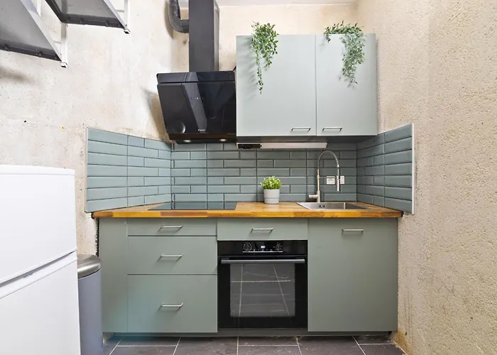 Splendid Quartier Palais Royal Free Netflix